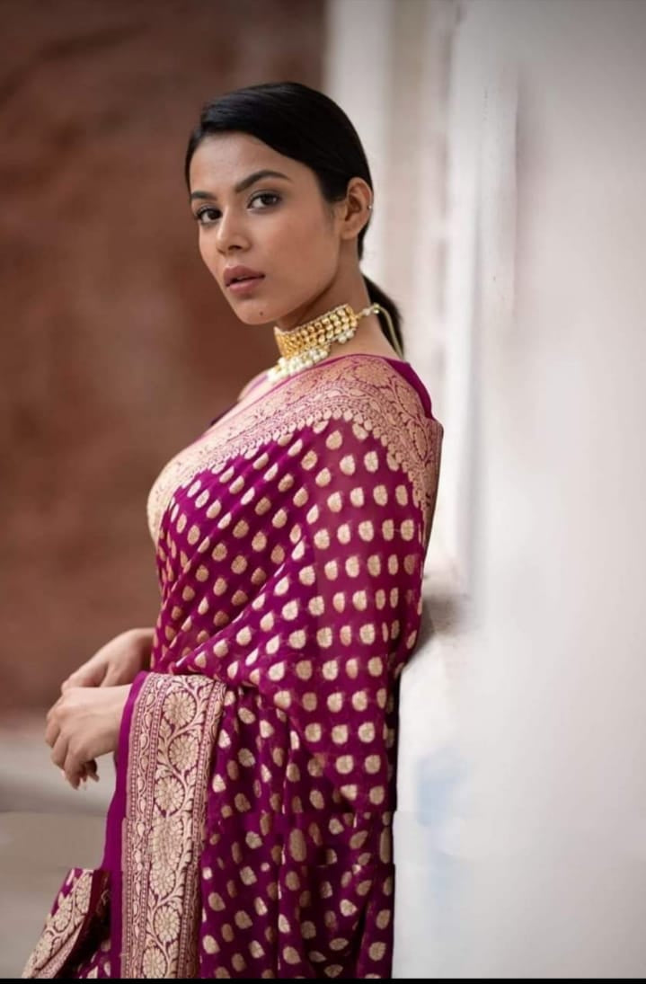 Khaddi Georgette Banarasi Saree - Gold zari