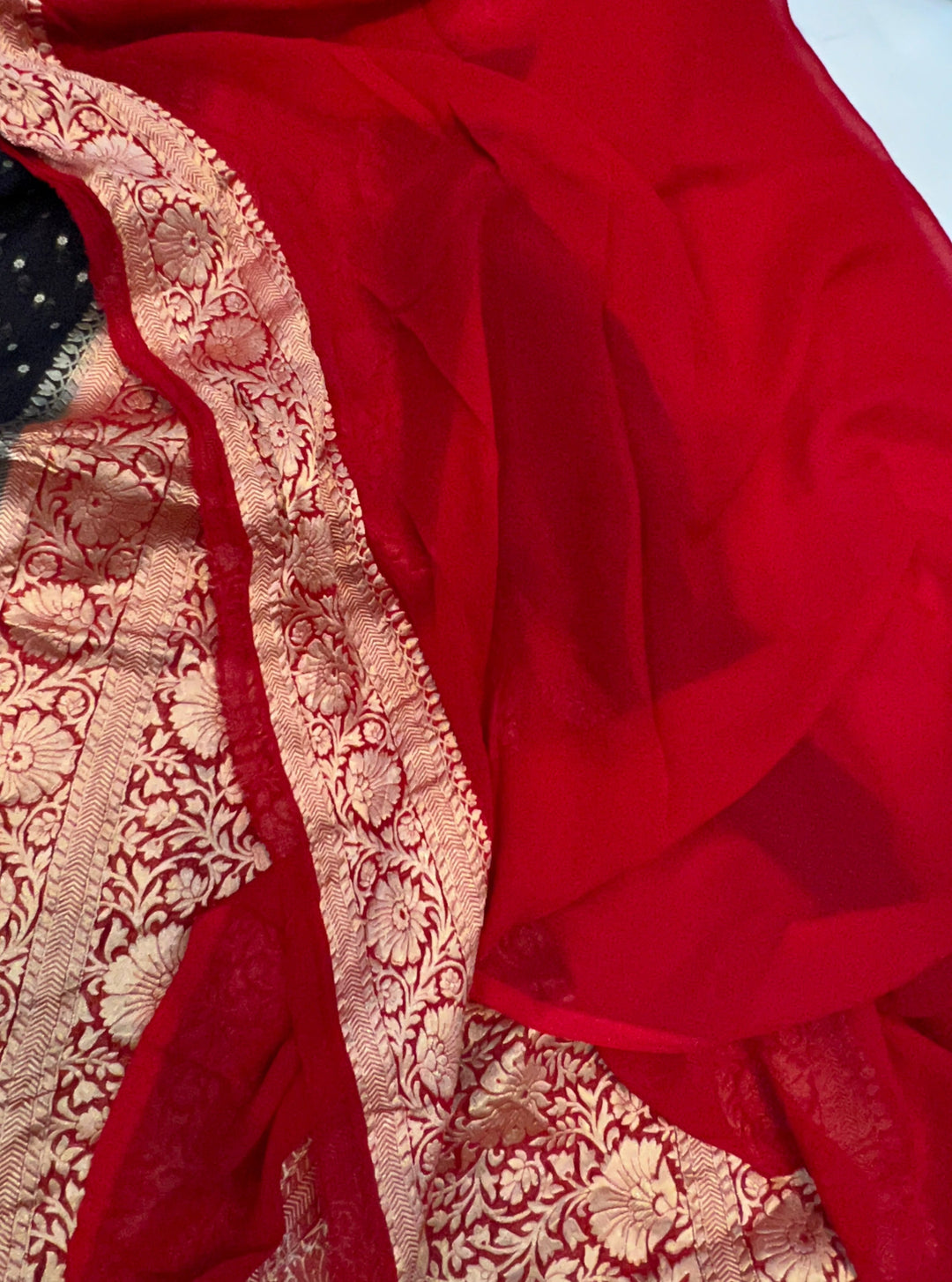 Khaddi Georgette Banarasi Saree - Gold zari