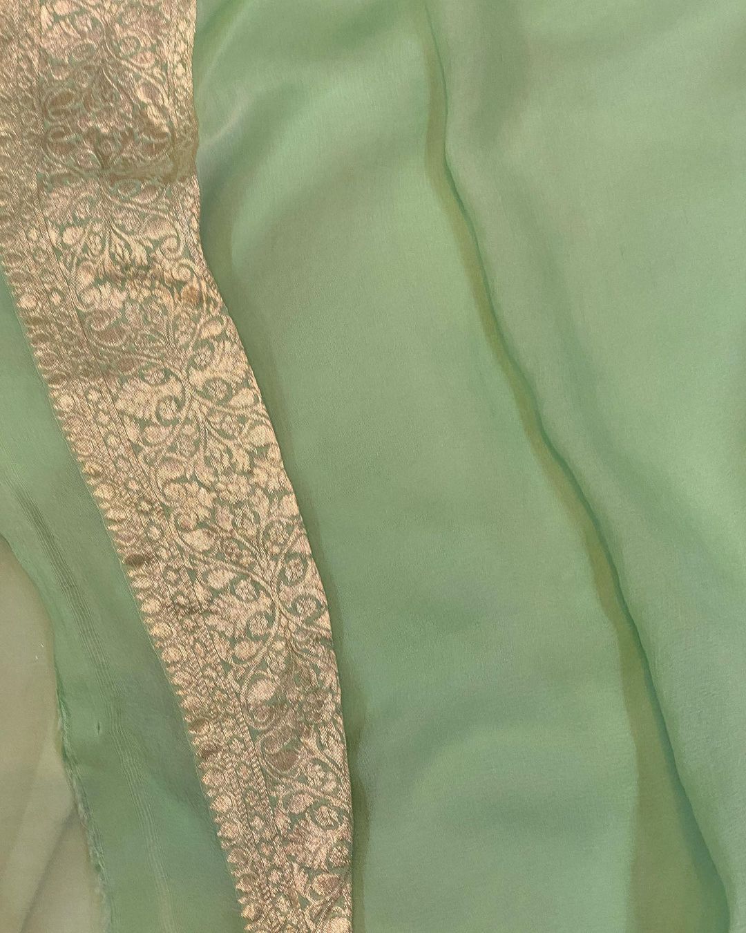 Khaddi Georgette Handloom Banarasi Saree
